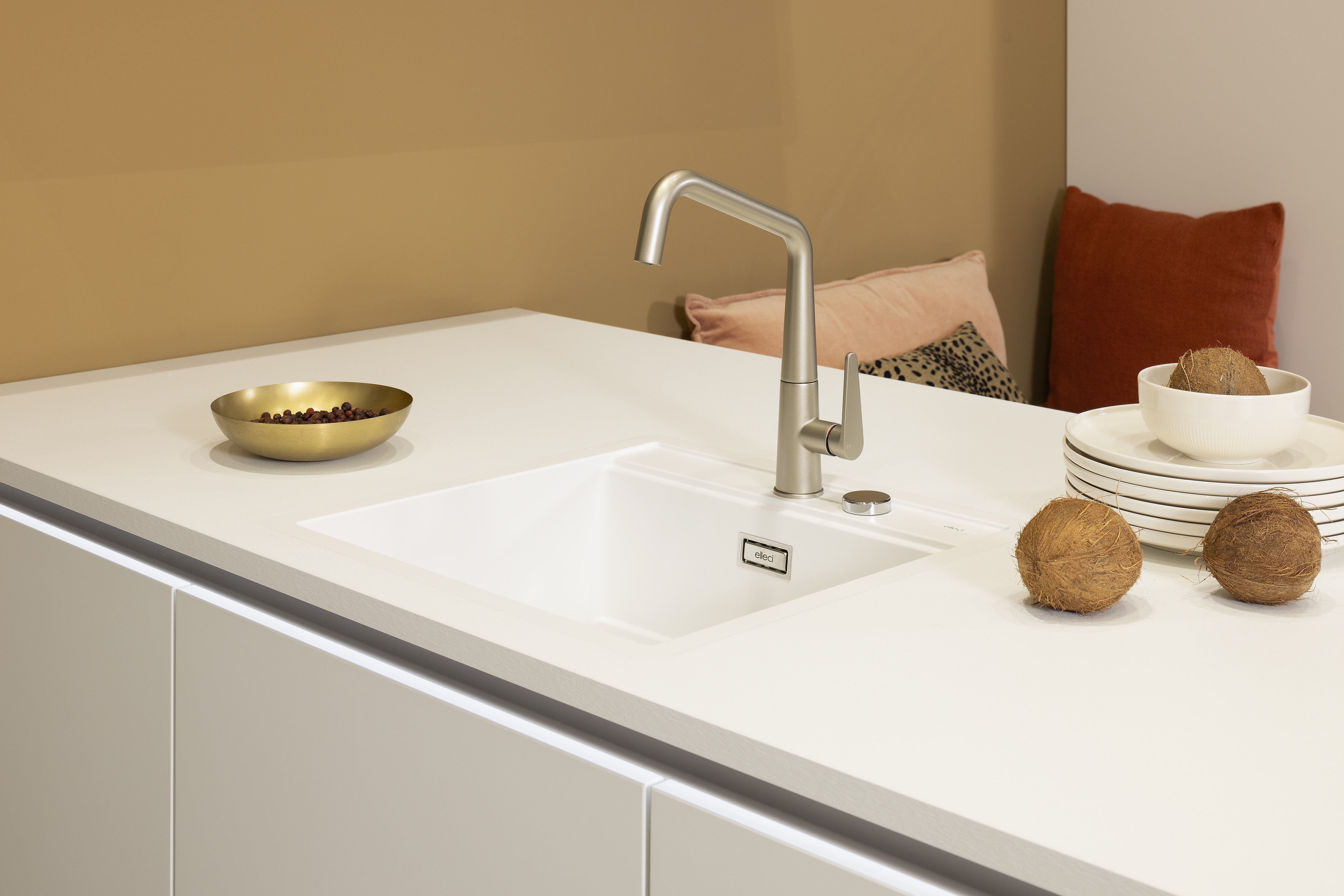 MOW2024 (518), Erscheinungsjahr (42), 2024 (43), Küchenfront (204), Lack (451), Wandschrank (60), Kücheninsel (417),