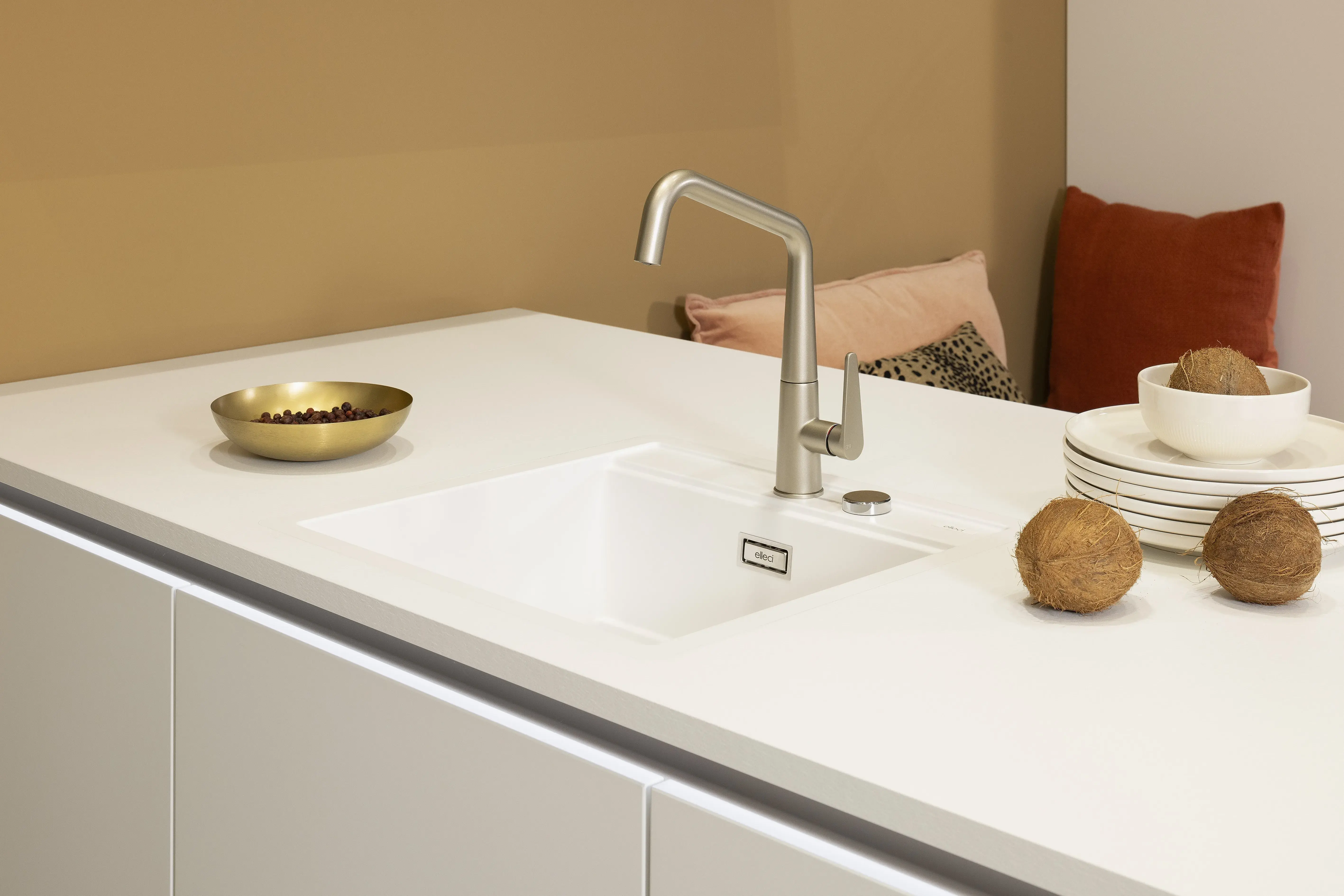 MOW2024 (518), Erscheinungsjahr (42), 2024 (43), Küchenfront (204), Lack (451), Wandschrank (60), Kücheninsel (417),